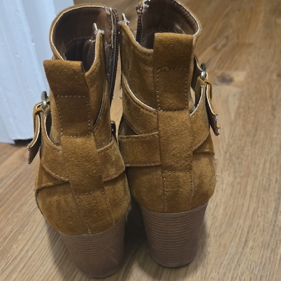 Time and Tru Brown Ankle Booties - Picture 4 of 5